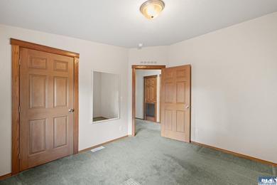 Exceptional Opportunity with Mountain Views, Shop Space & - photo 25