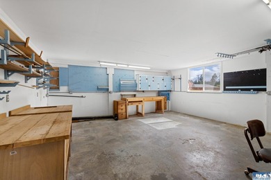 Exceptional Opportunity with Mountain Views, Shop Space & - photo 36