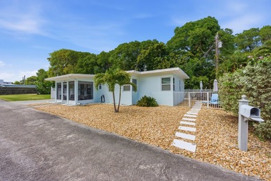 Rare, one-of-a-kind property at the end of a quiet dead-end - photo 2