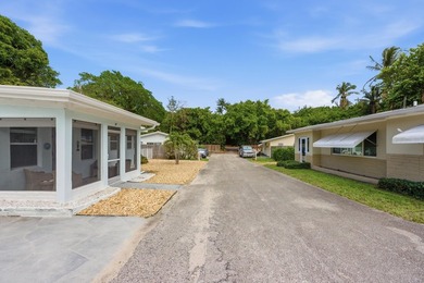 Rare, one-of-a-kind property at the end of a quiet dead-end - photo 4