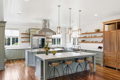 Set on an elevated corner lot along one of Sullivan's Island's - photo 10