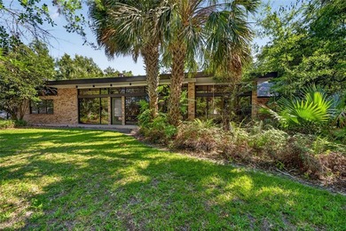 Renovated 4-bedroom, 5-bathroom pool home with 2,998 square feet - photo 1