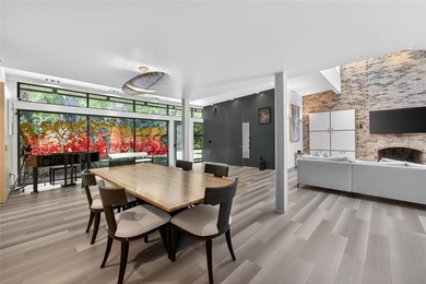 Renovated 4-bedroom, 5-bathroom pool home with 2,998 square feet - photo 2