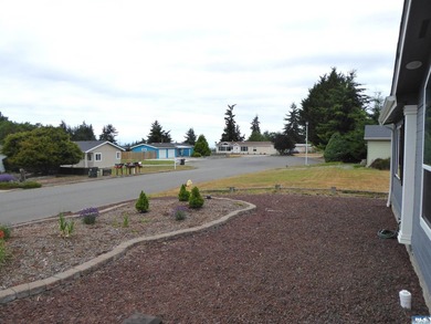 This is the perfect home for those wanting low maintenance - photo 31