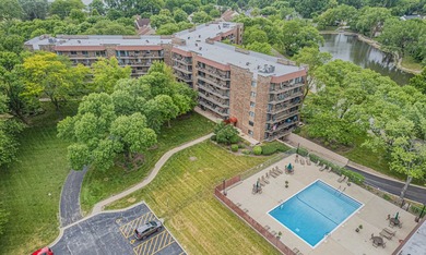 Highly desirable Baybrook Park offers this rarely available - photo 36