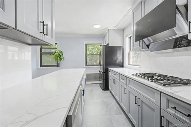 Welcome to this beautifully renovated 2 bedroom, 1 bathroom - photo 2