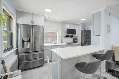 Welcome to this beautifully renovated 2 bedroom, 1 bathroom - photo 3