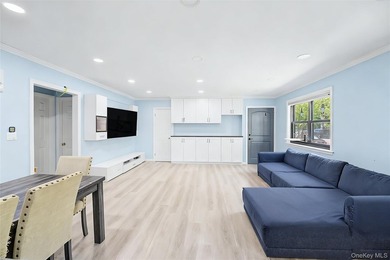 Welcome to this beautifully renovated 2 bedroom, 1 bathroom - photo 5