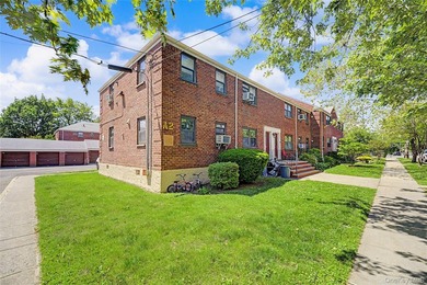 Welcome to this beautifully renovated 2 bedroom, 1 bathroom - photo 10