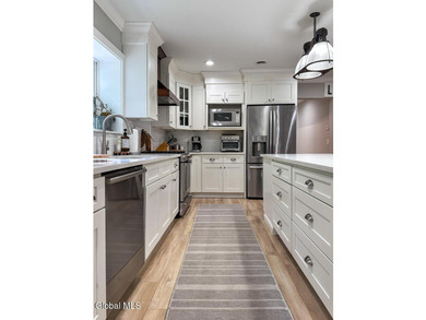 Village living at its best! Just four blocks from Canada Street - photo 13