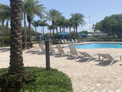 Welcome to this charming 3-bedroom, 2.5-bathroom townhouse - photo 14
