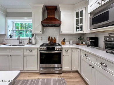 Village living at its best! Just four blocks from Canada Street - photo 16