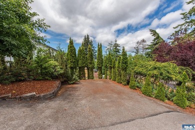 This beautifully appointed home offers water views, thoughtful - photo 45