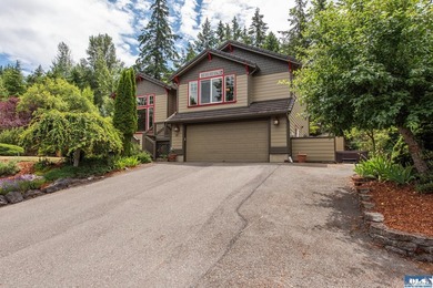 This beautifully appointed home offers water views, thoughtful - photo 46