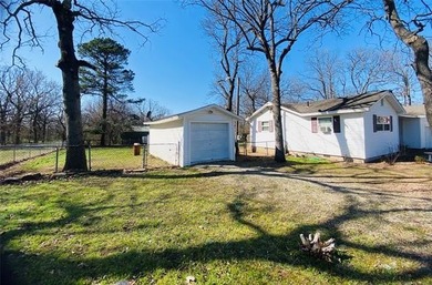 Located within proximity to Nine Marina, ramp and sandy beach - photo 2