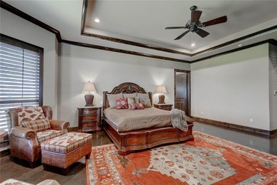 Step into a world of luxury and tranquility at 1901 Glenoak Dr - photo 18