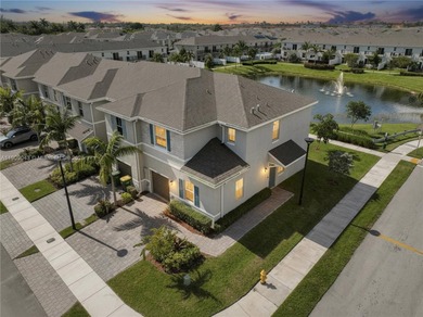 Lake Townhome/Townhouse For Sale in Homestead, Florida