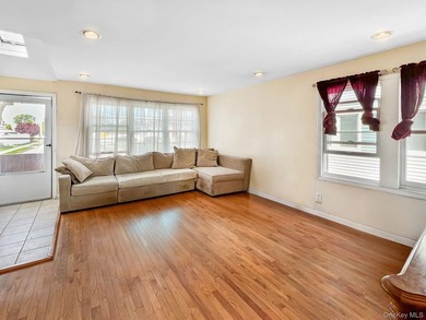 Discover a charming waterfront retreat in Oceanside, NY. This - photo 3