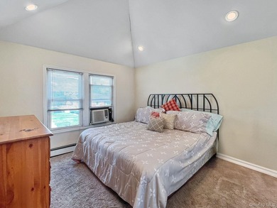 Discover a charming waterfront retreat in Oceanside, NY. This - photo 7