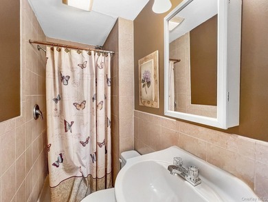 Discover a charming waterfront retreat in Oceanside, NY. This - photo 9