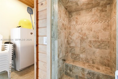 One of Hutchinson Island's gated premier deep-water Intracoastal - photo 40