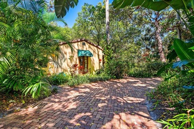 Discover your very own enchanted residence and guest cottage - photo 2