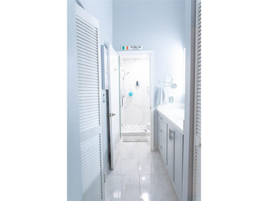 Welcome to this beautiful Grand Palms Golf Community! A spacious - photo 12