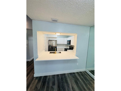 Discover this beautifully just-remodeled townhouse in Rosemont - photo 9