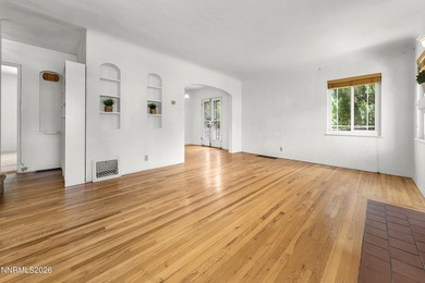 Discover the timeless charm of this classic 1937 brick cottage - photo 3