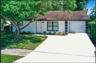 (private lake, pond, creek) Home For Sale in Lake Worth Florida