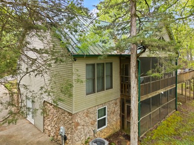 Welcome to this spacious 4 bedroom, 3.5 bath home located in the - photo 4