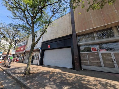 Prime retail location with 25 feet of street frontage along - photo 4
