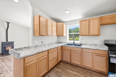 Looking for a gorgeous mountain backdrop on a private 1.1+ acre - photo 12