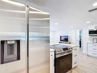Live the Florida lifestyle in the highly sought-after waterfront - photo 15