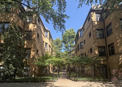 Lake Michigan - Cook County Condo Active Under Contract in Chicago Illinois