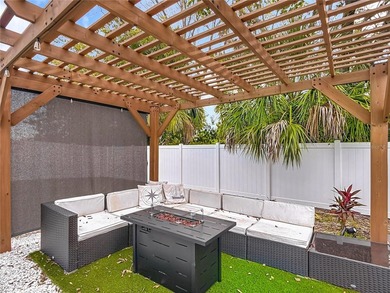 Live the Florida lifestyle in the highly sought-after waterfront - photo 30
