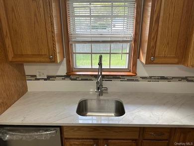 Renovated 4-6 Bedrooms, 2 Bath Colonial, Possible Apartment - photo 3