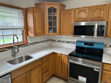 Renovated 4-6 Bedrooms, 2 Bath Colonial, Possible Apartment - photo 6