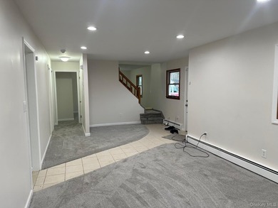 Renovated 4-6 Bedrooms, 2 Bath Colonial, Possible Apartment - photo 7