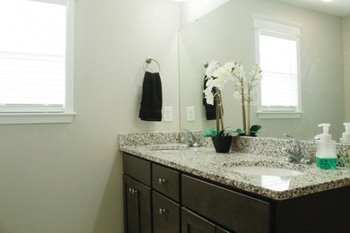 Beautifully maintained, move-in ready single-level home in a - photo 7