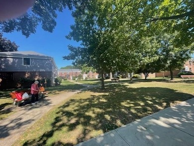 PRIME LOCATION - 2BR, GROUND LEVEL, SPACIOUS OUTSIDE SPACE - photo 2