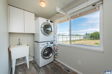 Welcome home to a beautifully remodeled Sequim retreat on .4 - photo 13