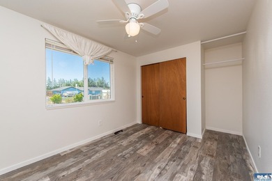 Welcome home to a beautifully remodeled Sequim retreat on .4 - photo 14