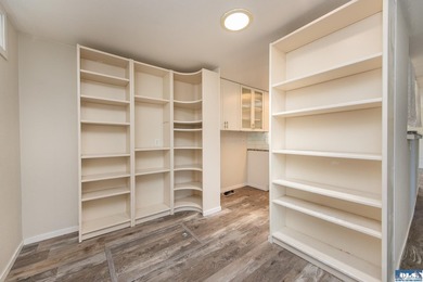 Welcome home to a beautifully remodeled Sequim retreat on .4 - photo 15