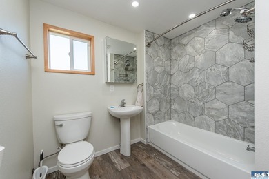 Welcome home to a beautifully remodeled Sequim retreat on .4 - photo 16