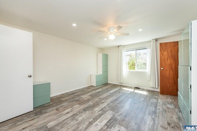 Welcome home to a beautifully remodeled Sequim retreat on .4 - photo 20