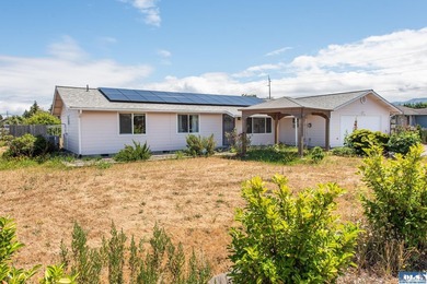 Welcome home to a beautifully remodeled Sequim retreat on .4 - photo 22