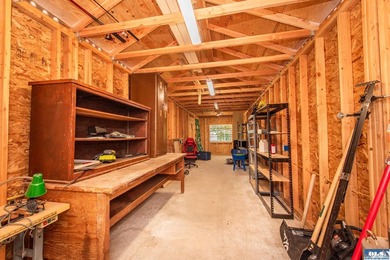 Welcome home to a beautifully remodeled Sequim retreat on .4 - photo 25