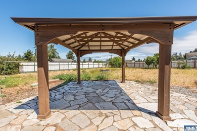Welcome home to a beautifully remodeled Sequim retreat on .4 - photo 29