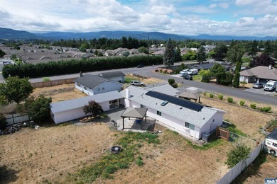 Welcome home to a beautifully remodeled Sequim retreat on .4 - photo 30